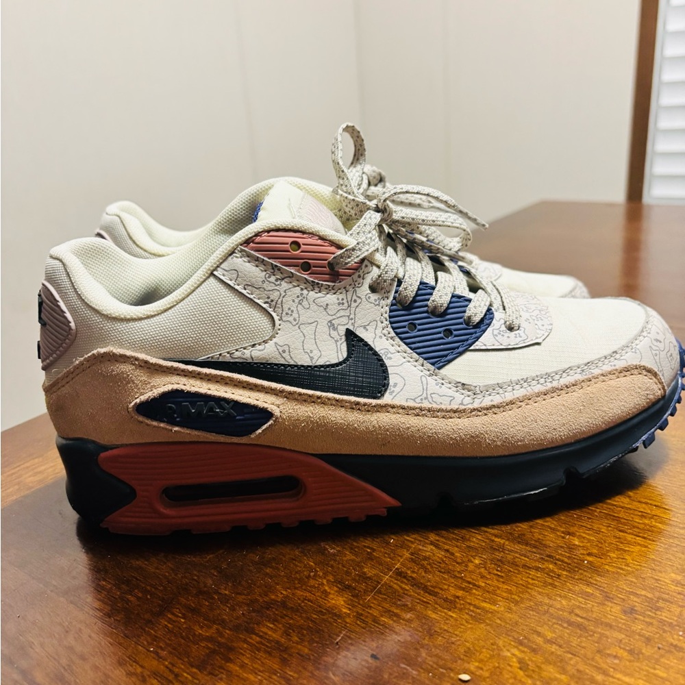 💜🤎💙Nike Air Max Sneakers in Cream and Brown